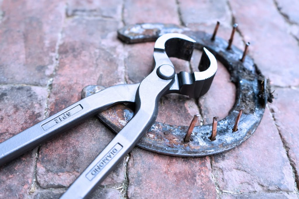 Farrier Tools | Pullers Collection | Maneline Cambridge NZ