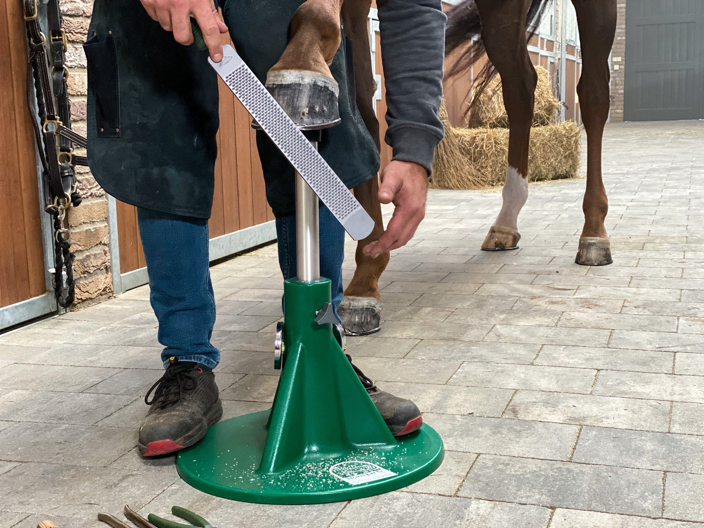 Hoof Jack Farrier Stand Maneline Cambridge Farrier supplies nz